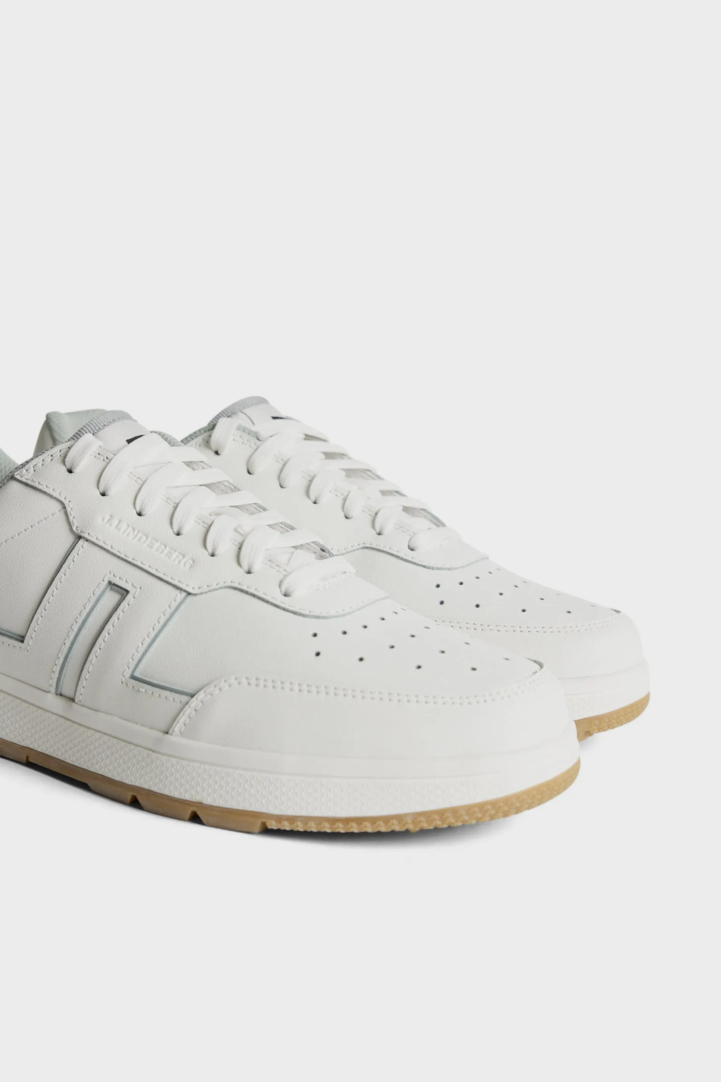 Ace Low-Top Golf Sneaker W / White