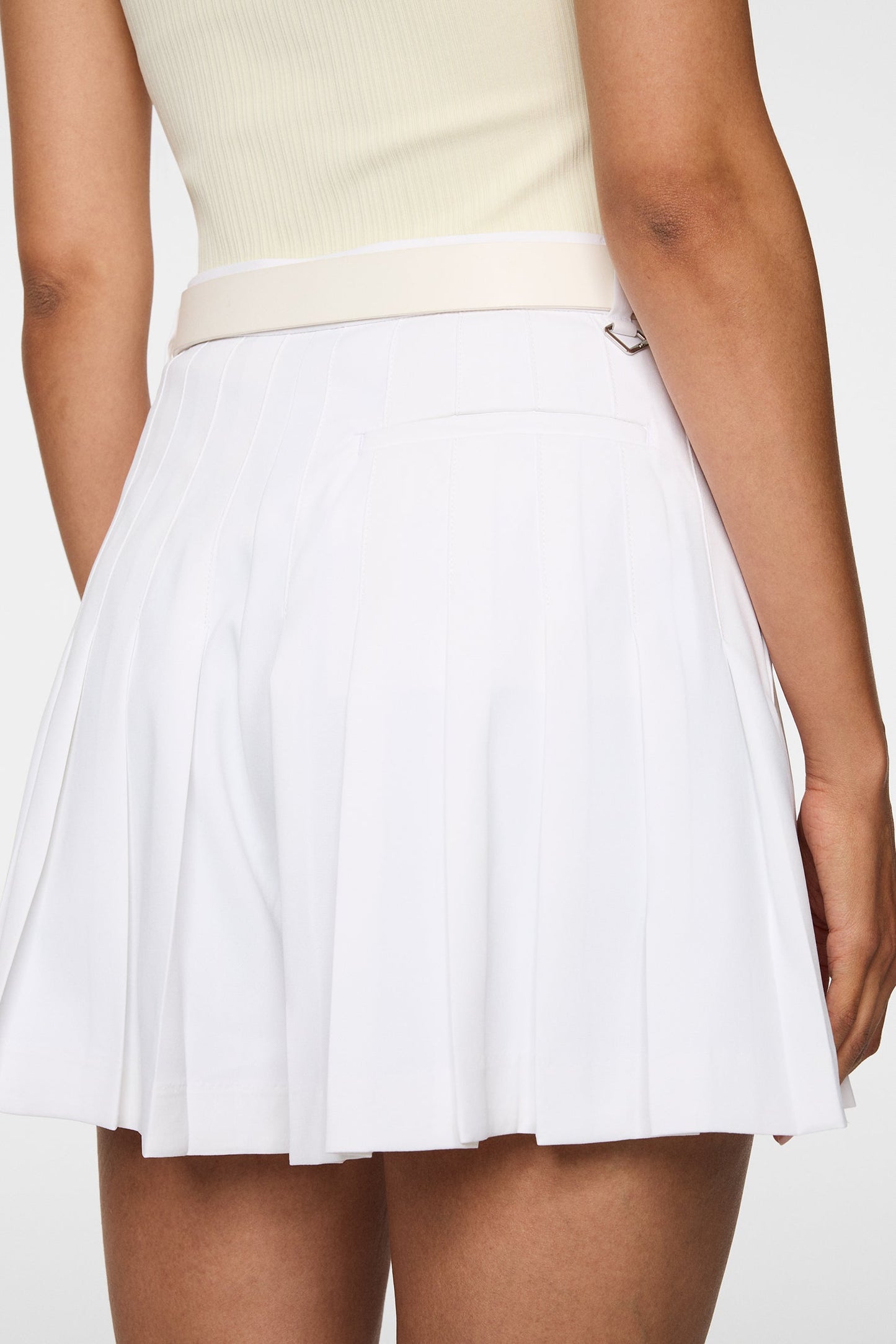 Arella Pleated Shorts / White